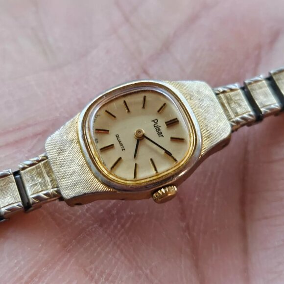 Pulsar Accessories - Vintage Pulsar Ladies Wristwatch Quarts Analog Stretched Metal Band Wrist Watch